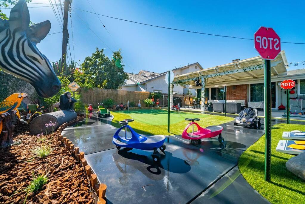 Safari Adventure: Arcade, Golf, Playground, Cars & More! Garden Grove Luaran gambar