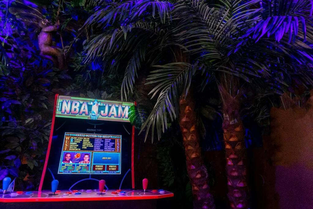 Safari Adventure: Arcade, Golf, Playground, Cars & More! Garden Grove Luaran gambar
