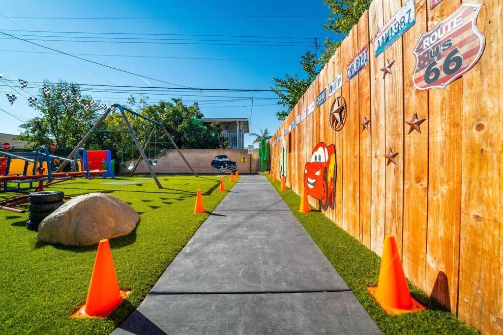 Safari Adventure: Arcade, Golf, Playground, Cars & More! Garden Grove Luaran gambar