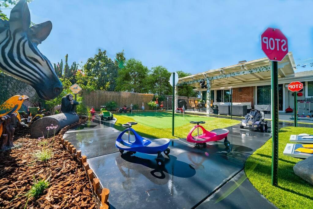 Safari Adventure: Arcade, Golf, Playground, Cars & More! Garden Grove Luaran gambar