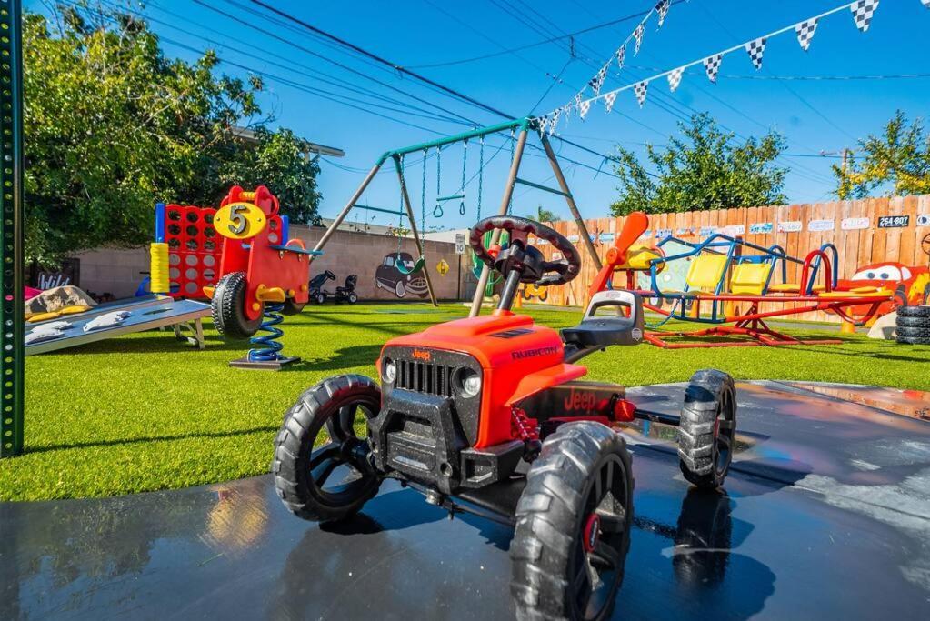 Safari Adventure: Arcade, Golf, Playground, Cars & More! Garden Grove Luaran gambar