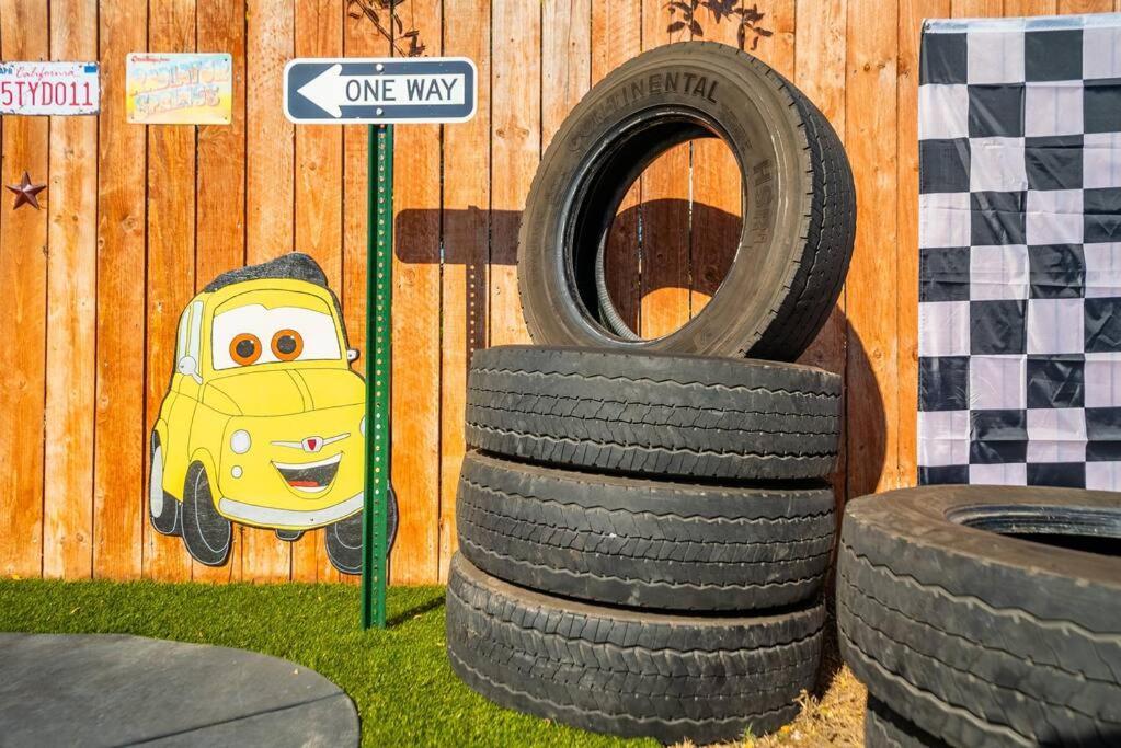 Safari Adventure: Arcade, Golf, Playground, Cars & More! Garden Grove Luaran gambar