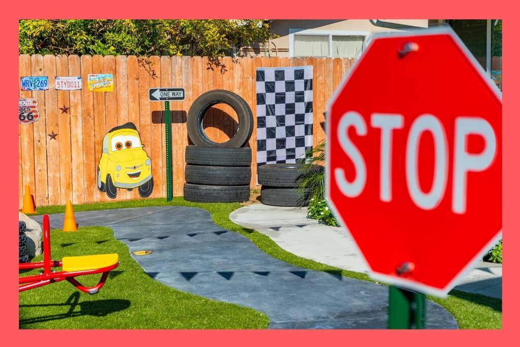 Safari Adventure: Arcade, Golf, Playground, Cars & More! Garden Grove Luaran gambar